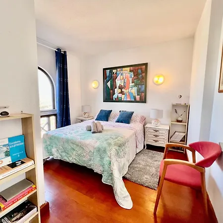 Dana Villa *